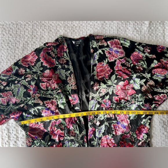 Floral Crushed Velvet Women's Kimono - Picture 7 of 13